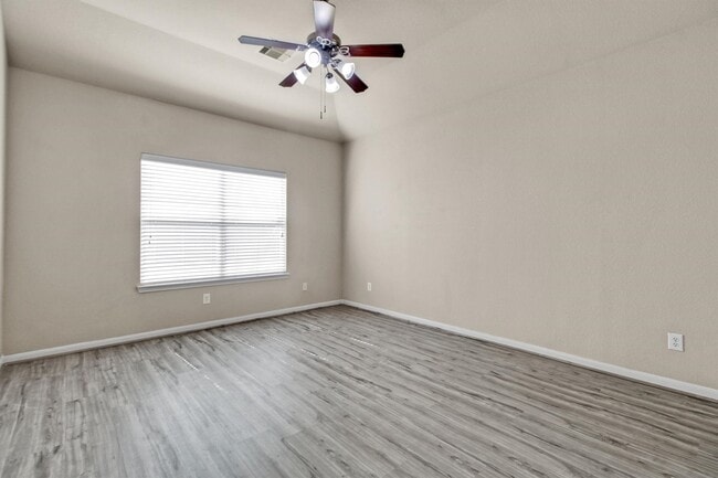 Building Photo - 7406 Valentine Ln