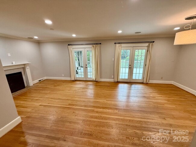Building Photo - 1425 Montford Dr