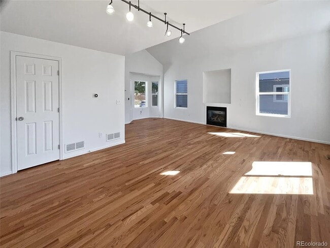 Building Photo - 7576 Elmwood St