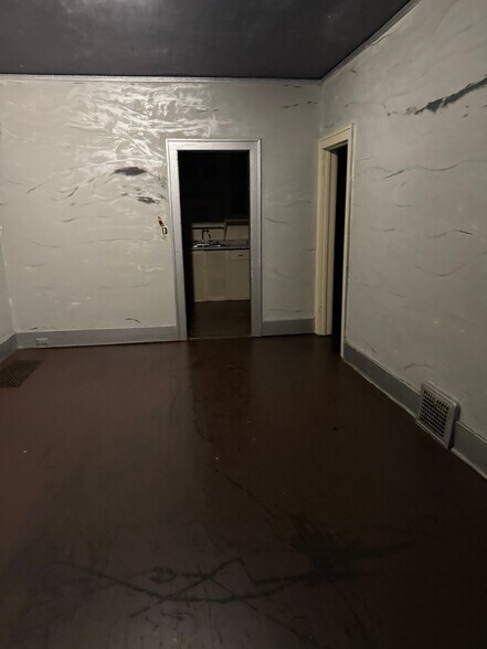 Building Photo - 5036 Dailey Ave