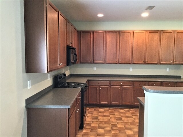Building Photo - 9730 Rocky Ford Club Rd