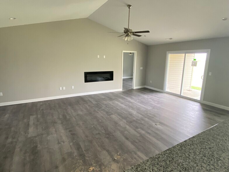 Building Photo - 2018 Serenade Ln
