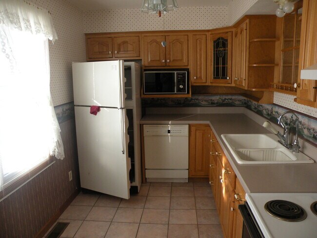 Primary Photo - 104 S Short St