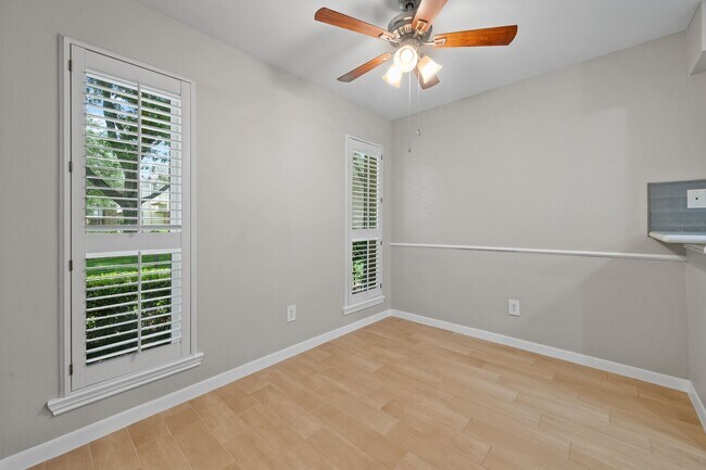 Building Photo - 10180 Longmont Dr