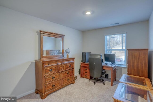 Building Photo - 124 Currant Cir