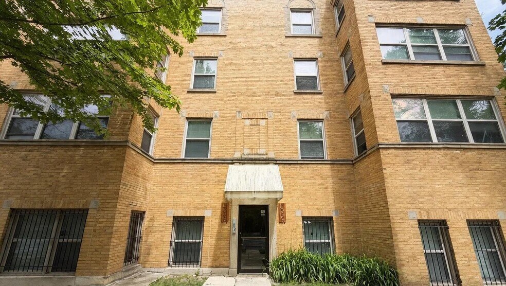 Building Photo - 2048 W Touhy Ave
