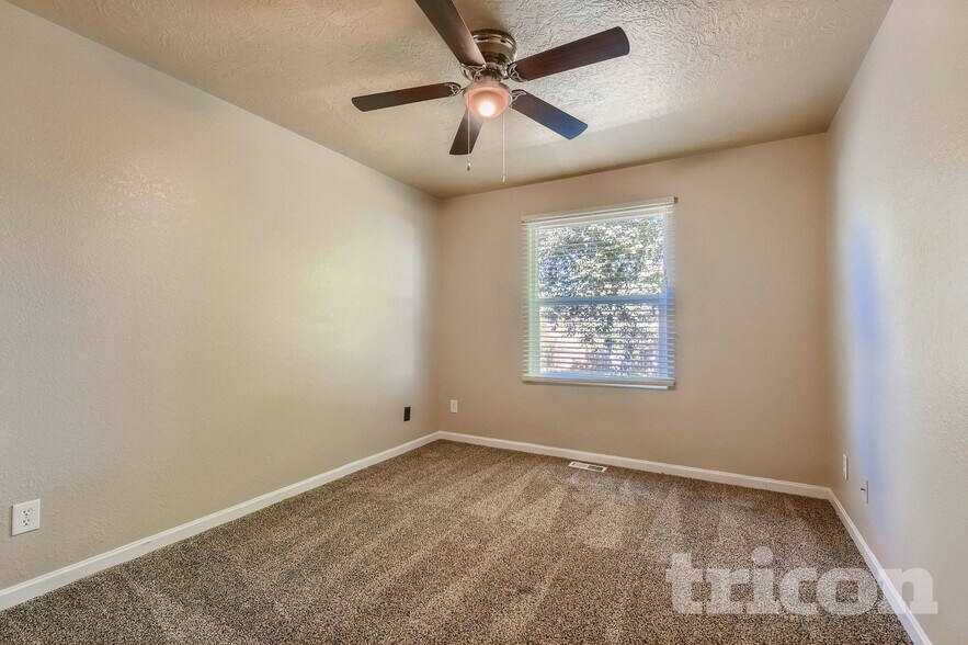 Building Photo - 115 N 42nd Ave