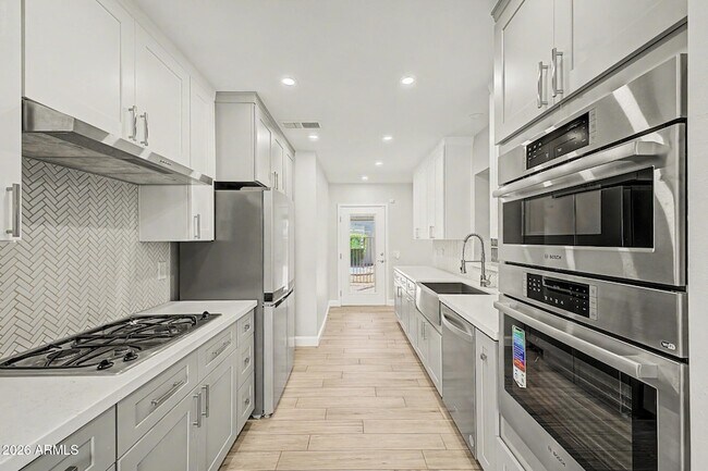 Building Photo - 5539 N 19th St
