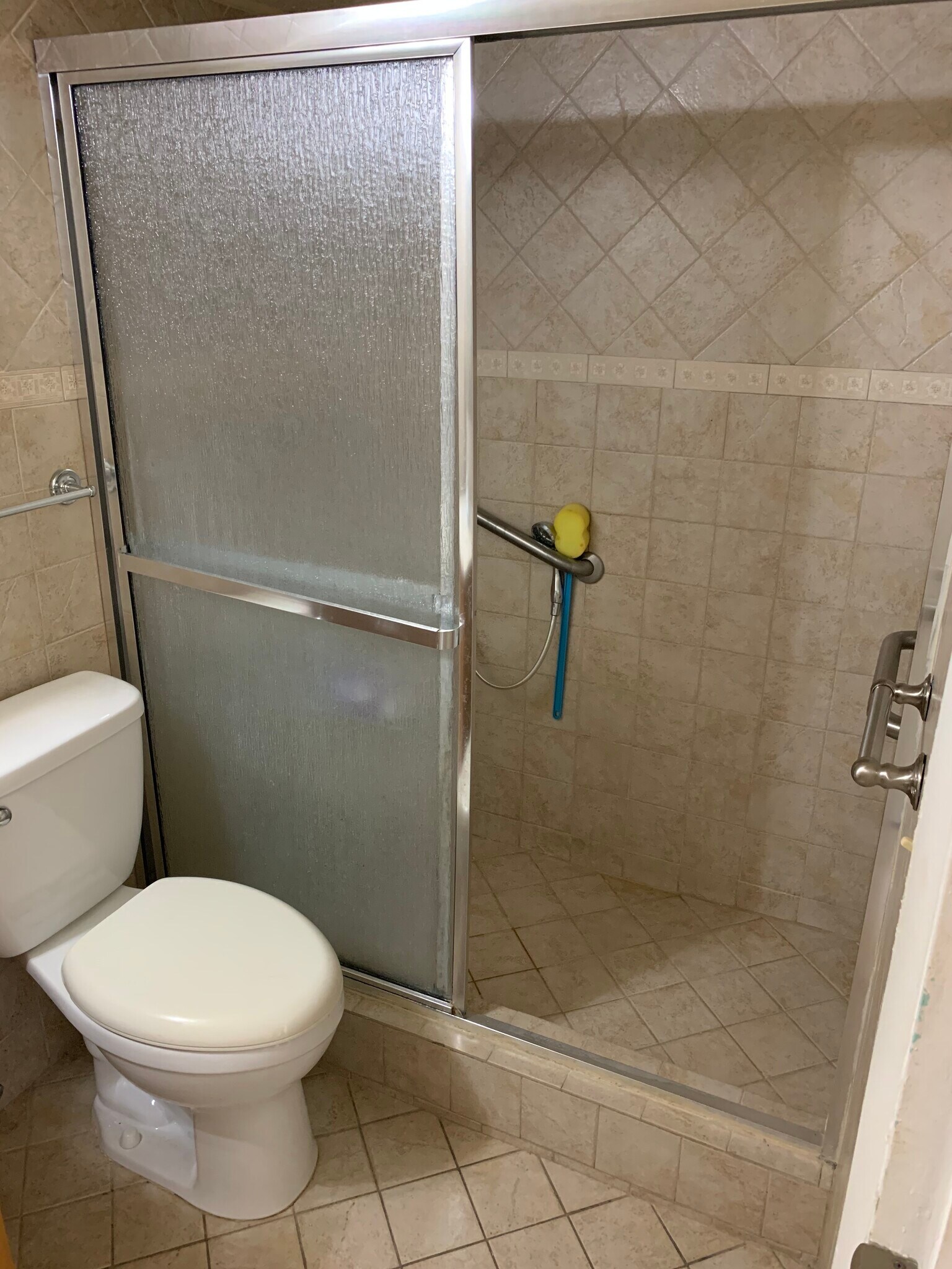 Building Photo - 1335 W 68th St