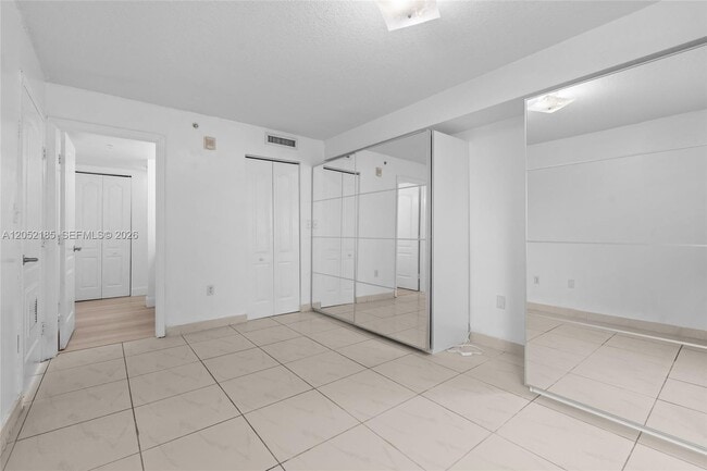 Building Photo - 280 SW 20th Rd