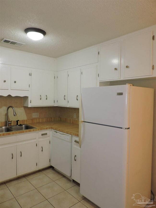 Building Photo - 7834 Charter Oaks Dr