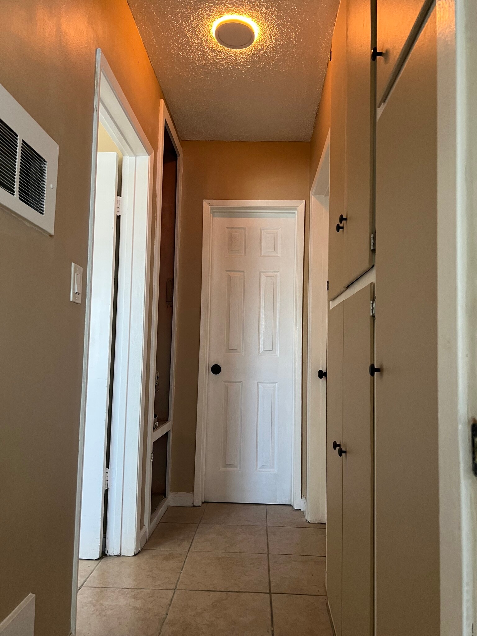 Building Photo - 576 N Wilson Ave