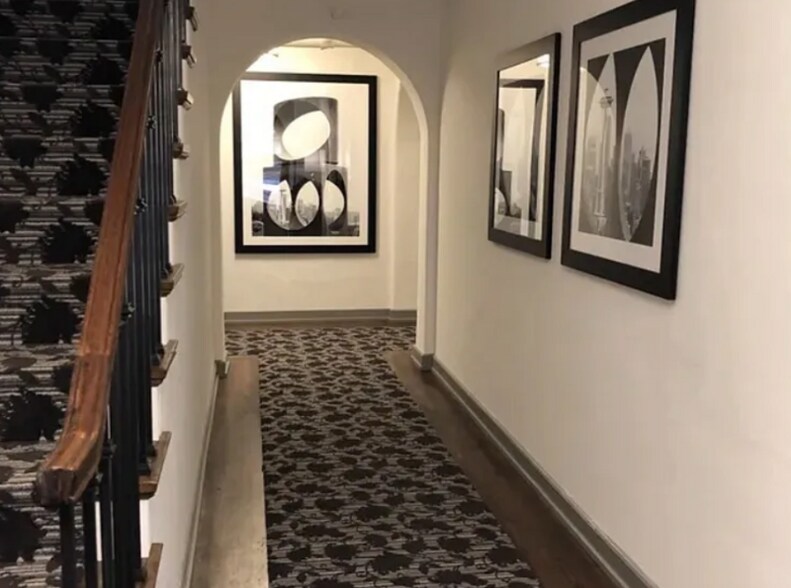 Building Photo - 421 Summit Ave E