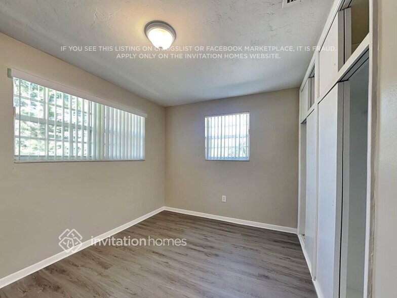 Building Photo - 9620 Thanksgiving Dr