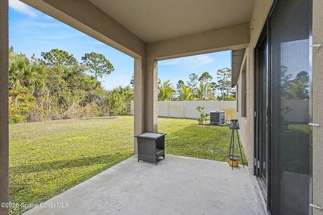 Building Photo - 543 Old Country Rd S E