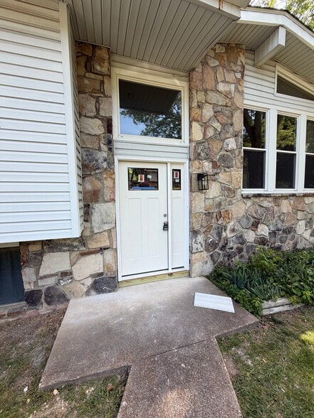 Building Photo - 607 Mountain Wood Dr