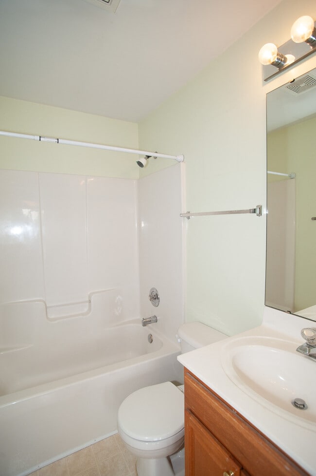 Building Photo - 90 Anna St