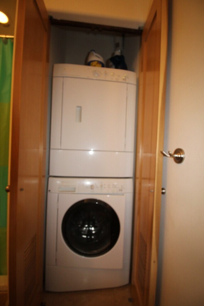 Building Photo - 9420 Seawall Blvd