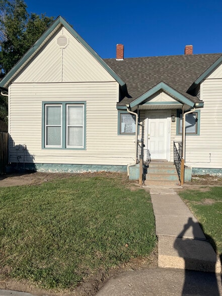 Primary Photo - 1102 N Elm St