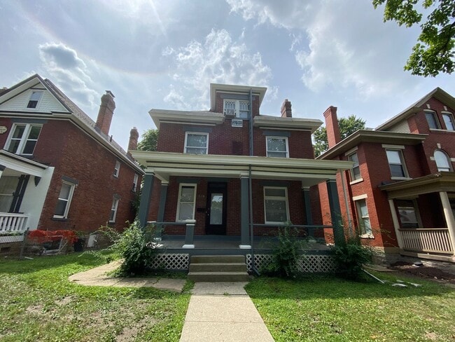 Primary Photo - 141 E 12th Ave