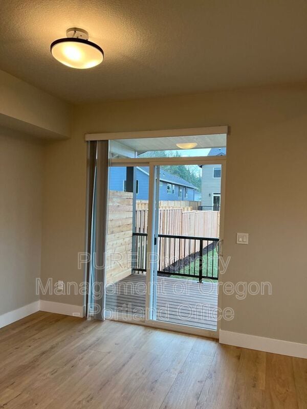 Building Photo - 1730 NE Gilbert Ln
