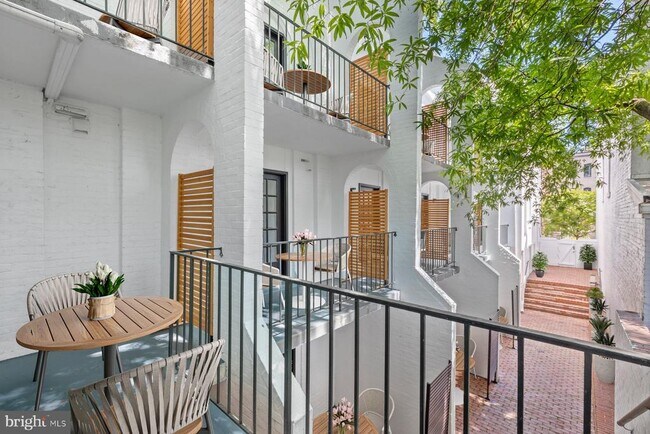 Building Photo - 207 S Patrick St