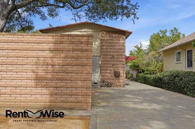 Building Photo - 569 Addison Ave