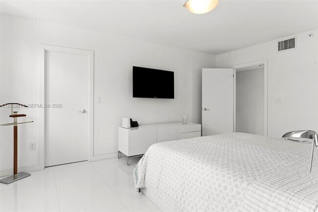Building Photo - 800 Claughton Island Dr