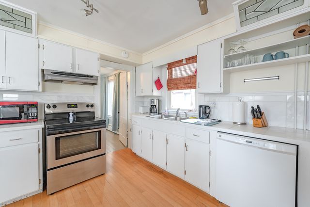 Building Photo - 396 Preble St