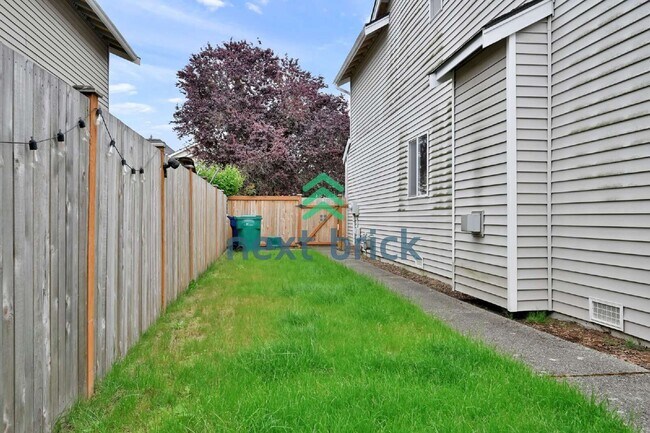 Building Photo - Spacious 5-Bed Home in Lynnwood with 2.5 Baths – Your Ideal Family Retreat!