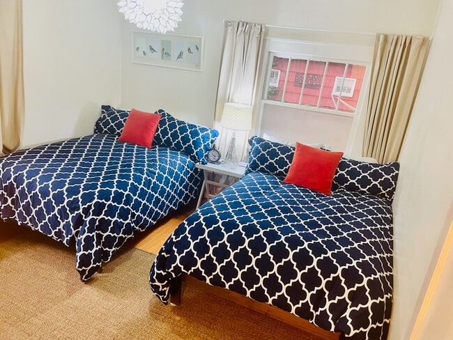 Building Photo - 3115 NE Schuyler St