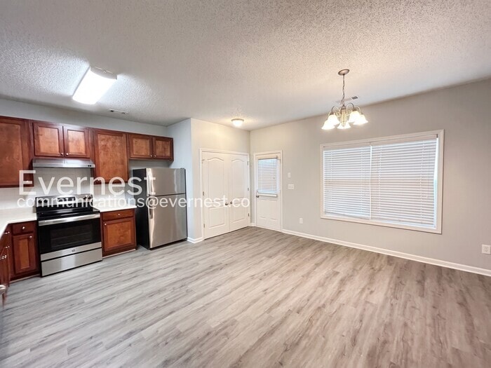 Building Photo - 8640 Thomas Ln