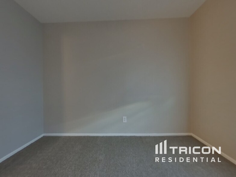 Building Photo - 8334 W Baxter Dr