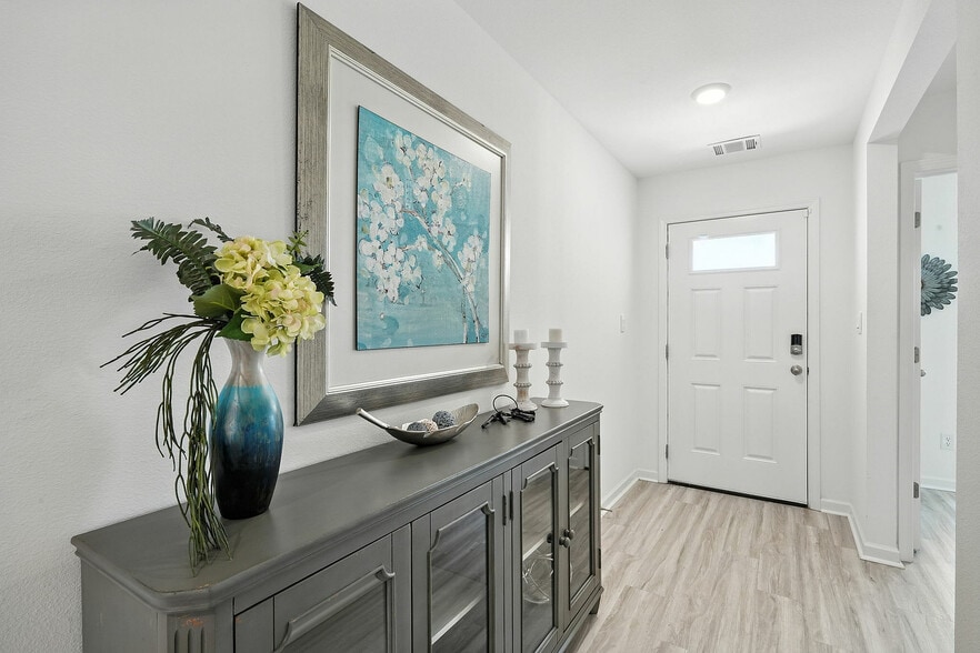 Cullen Foyer - Villas at Oak Bend - Home Rentals