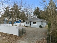 Building Photo - Charming Tacoma Home – 3 Beds, 1 Bath, Upd...