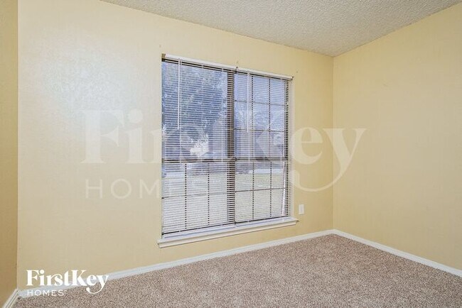 Building Photo - 3934 Cochise Dr