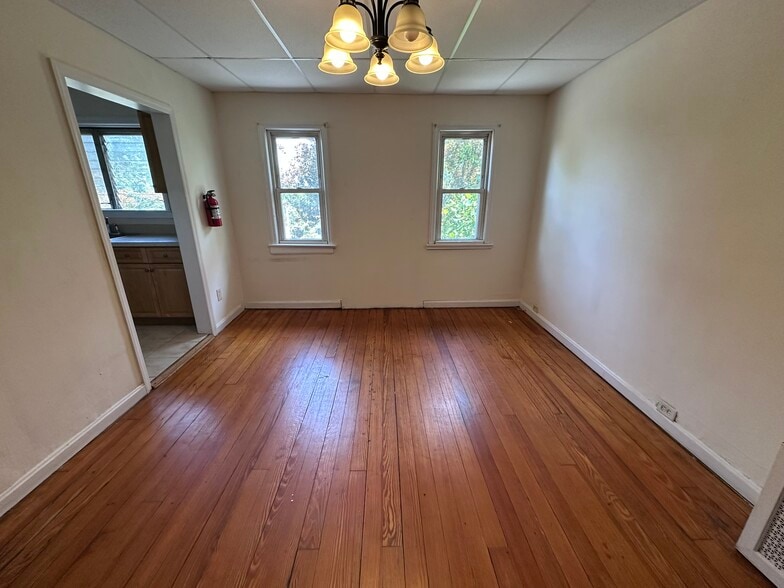 Building Photo - 116 Orient Way