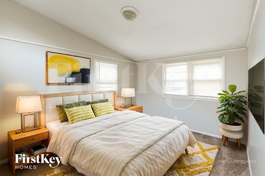 Building Photo - 9005 E 68 Terrace