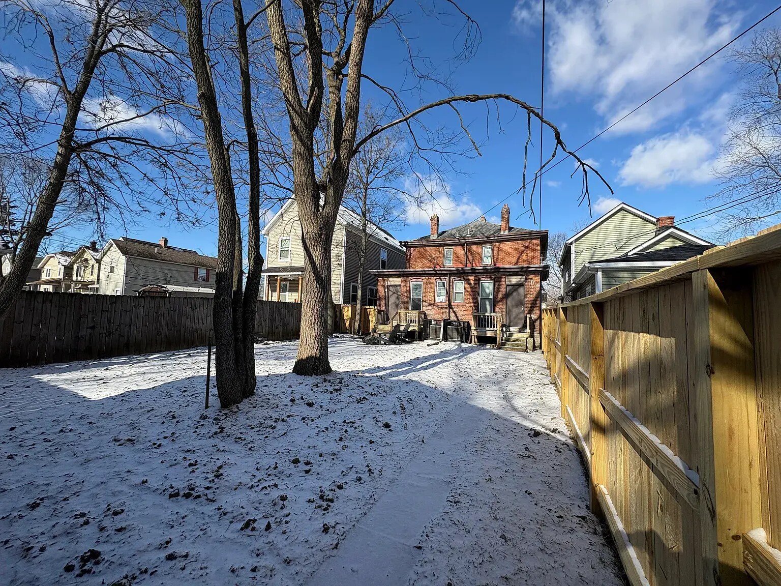 Building Photo - 687 E Columbus St