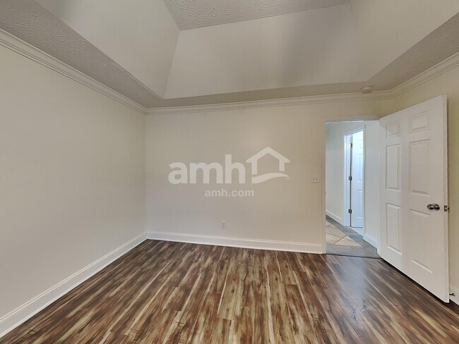 Building Photo - 677 New England Way