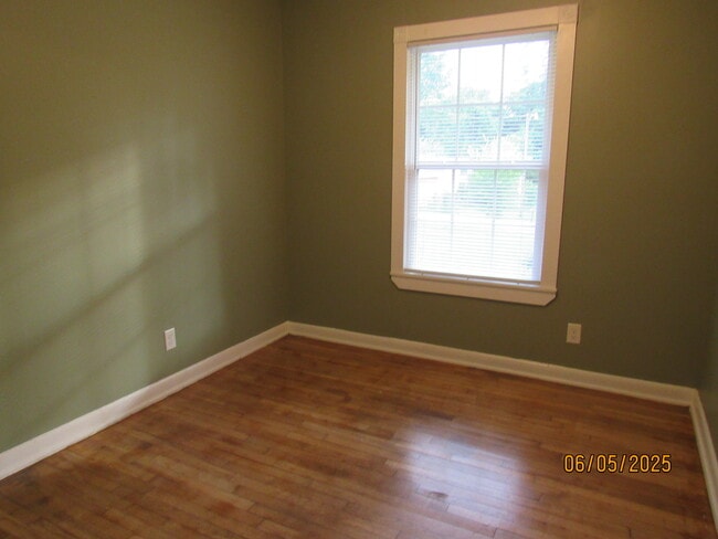Building Photo - 2215 Macy Ave