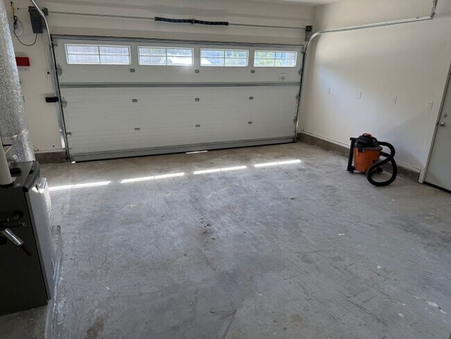 Building Photo - Beautifully Renovated, Pet Friendly Novato...