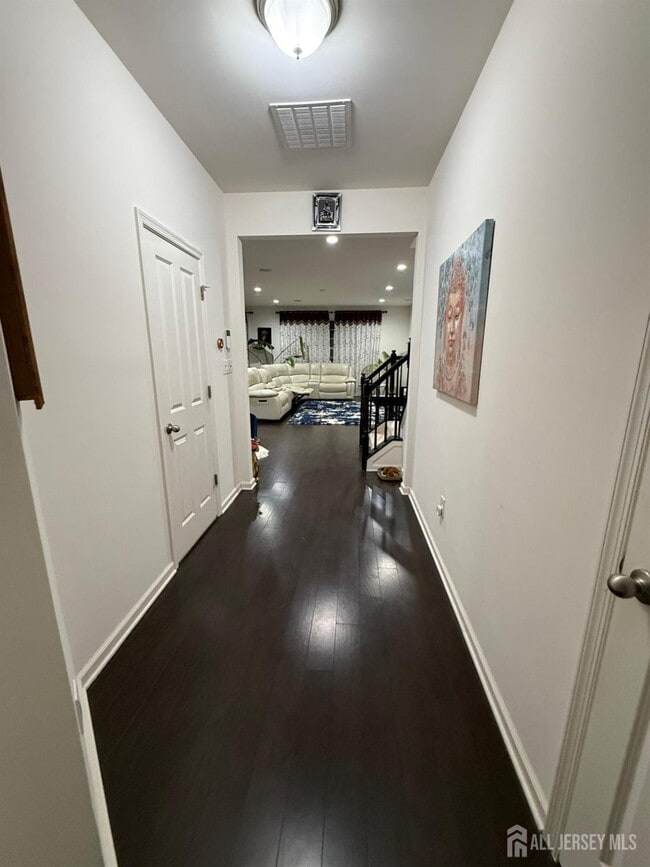 Building Photo - 39 Periwinkle Dr