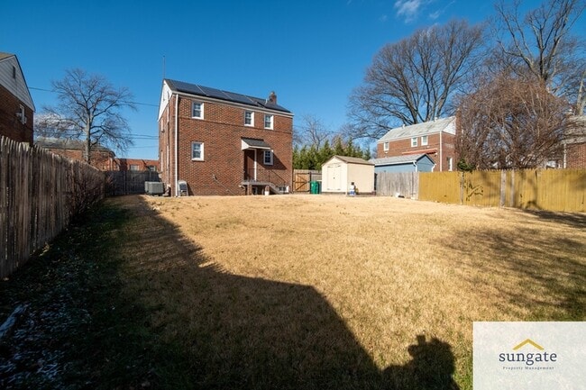 Building Photo - 5615 Queens Chapel Rd