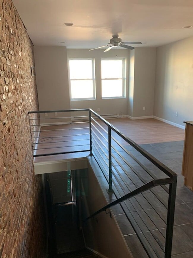 Building Photo - Charming Beautiful One Bedroom Apartment