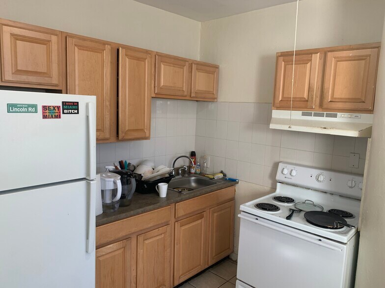 Building Photo - 245 Kelton St