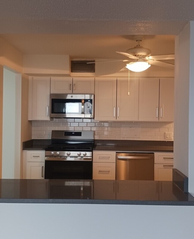 Building Photo - 8801 W Golf Rd