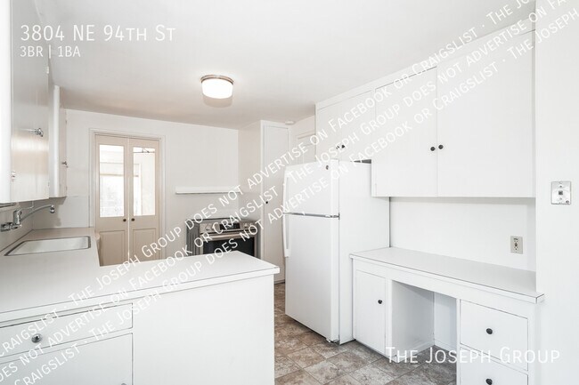 Building Photo - 3804 NE 94th St
