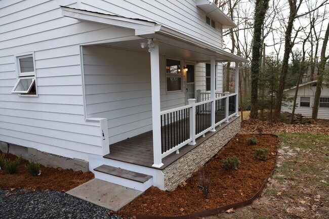 Building Photo - 264 S Main Rd