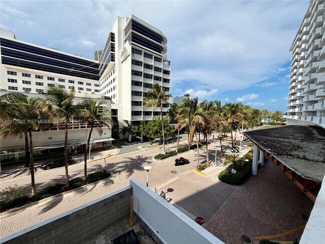 Building Photo - 100 Lincoln Rd